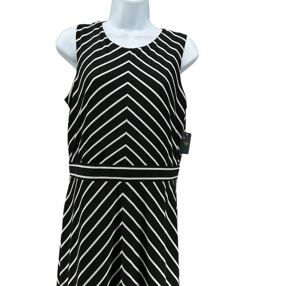 Just Taylor Bodycon Fit and Flair Maxi Black and White Striped Dress 10 NWT - Picture 3 of 7